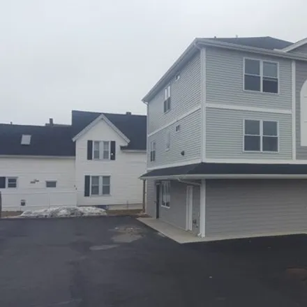 Rent this 4 bed townhouse on 333 Mammoth Road in Lowell, MA 01854