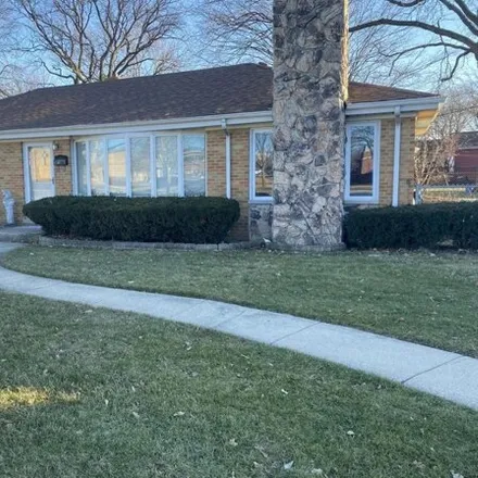 Rent this 3 bed house on 123 West Kensington Road in Mount Prospect, IL 60056