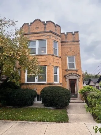 Rent this 3 bed condo on 6742 North Rockwell Street in Chicago, IL 60645