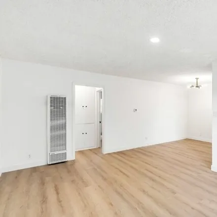 Image 3 - 4711 Beverly Boulevard, Los Angeles, CA 90004, USA - House for rent