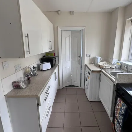 Image 4 - Walsall, WS3 3EQ, United Kingdom - House for rent