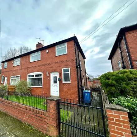 Rent this 3 bed duplex on Collingwood Drive in Pendlebury, M27 5LE