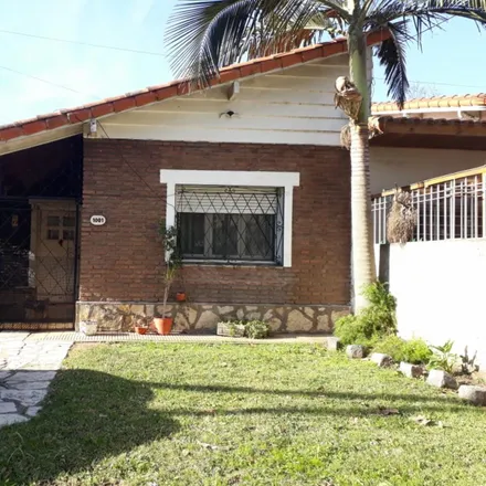 Buy this studio house on Erezcano 1000 in Adrogué, Argentina
