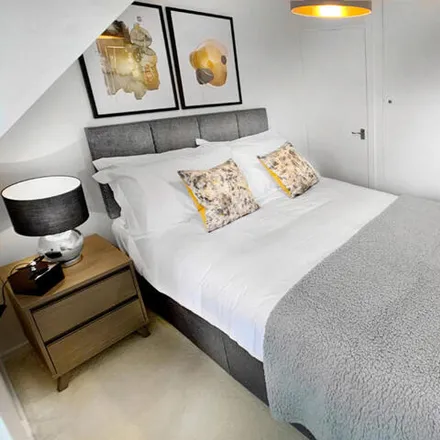 Rent this 2 bed room on Wiltshire Drive in Wokingham, RG40 1YU