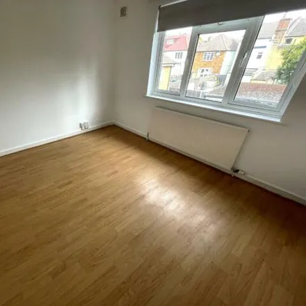 Image 6 - Taylors Mead, London, NW7 4AR, United Kingdom - Room for rent