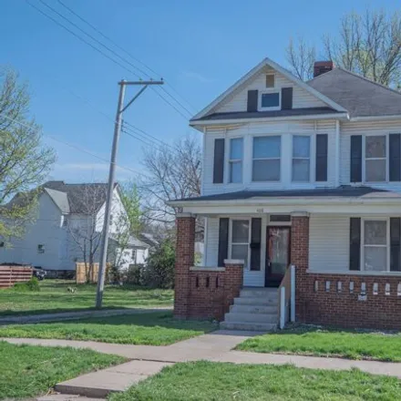 Buy this 4 bed house on 470 West Logan Street in Moberly, MO 65270