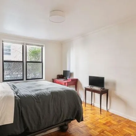 Image 3 - 211 East 18th Street, New York, NY 10003, USA - Townhouse for rent