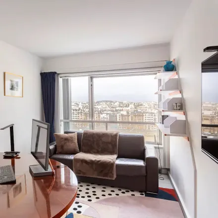 Image 2 - Tour Perspective 2, Quai André Citroën, 75015 Paris, France - Apartment for rent