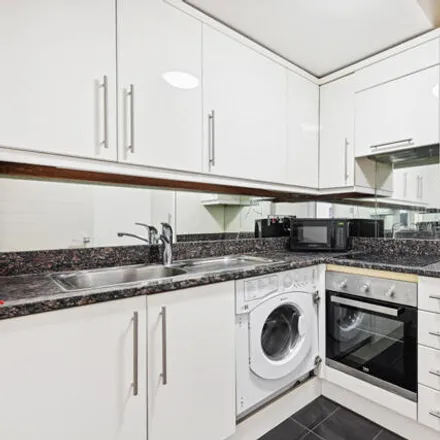 Image 4 - Corbigoe Hotel, Belgrave Road, London, SW1V 2BL, United Kingdom - Townhouse for rent