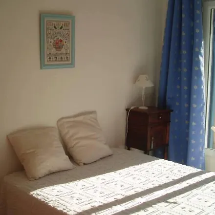 Rent this 4 bed house on 83270 Saint-Cyr-sur-Mer