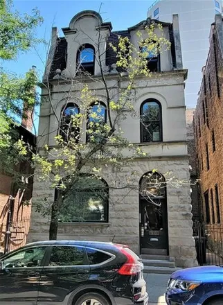 Buy this studio house on 533 West Wrightwood Avenue in Chicago, IL 60614