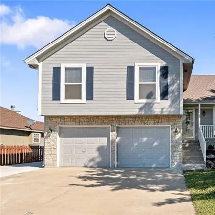 Buy this 4 bed house on 914 Foxtail Drive in Grain Valley, MO 64029