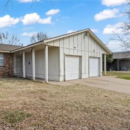 Buy this studio apartment on 6321 South Owasso Avenue in Tulsa, OK 74136