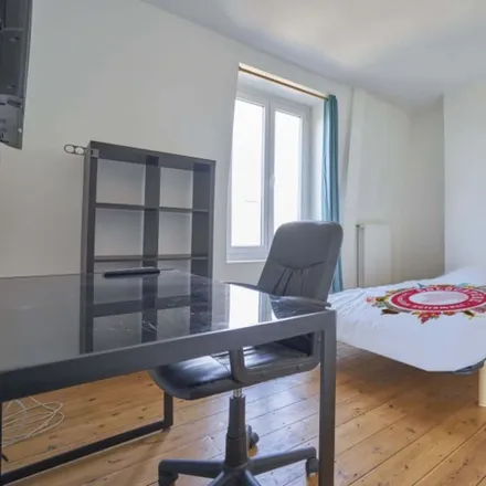 Rent this 6 bed room on 88 Rue Jean Sans Peur in 59800 Lille, France