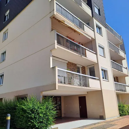 Rent this 2 bed apartment on 27 Avenue de la Libération in 14000 Caen, France