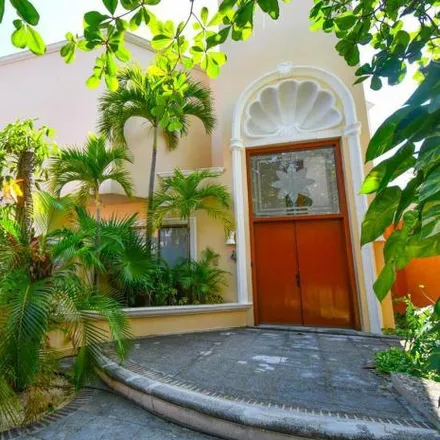 Buy this 5 bed house on Ciclovía Zona Hotelera 1ra Etapa in Smz 3, 77500 Cancún