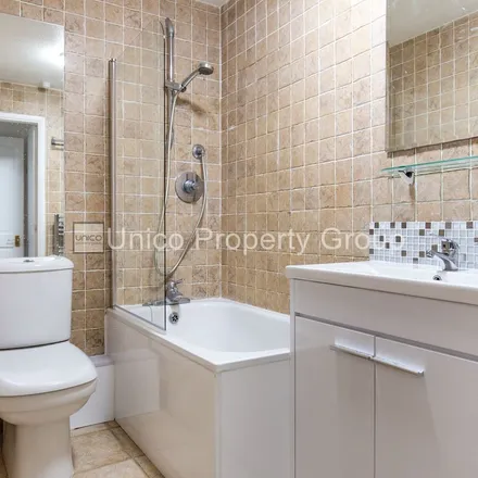 Image 4 - 25 Claire Place, Millwall, London, E14 8NJ, United Kingdom - Townhouse for rent