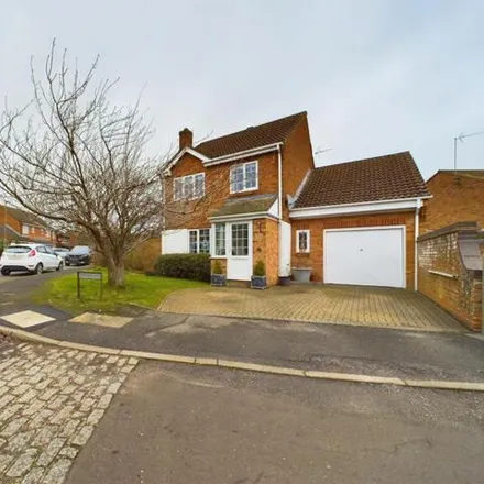 Buy this 4 bed house on Winchelsea Close in Banbury, OX16 1XS