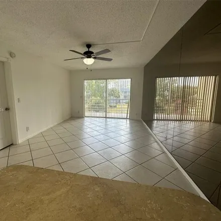 Image 6 - 1734 Embassy Drive, West Palm Beach, FL 33401, USA - Condo for rent