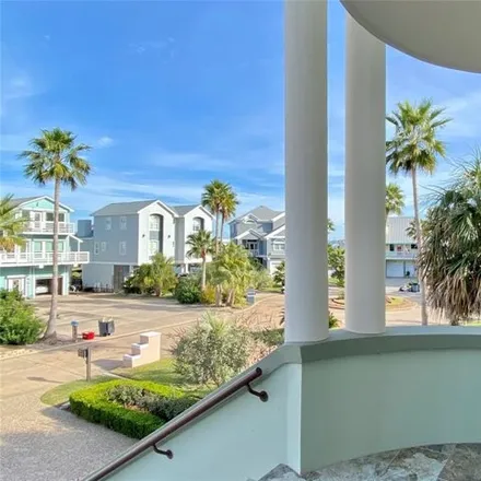 Image 5 - 919 Long Reach Drive, Tiki Island, Galveston County, TX 77554, USA - House for sale