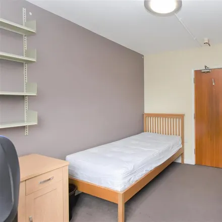 Rent this 1 bed room on 8 Redlands Road in Reading, RG1 5EX