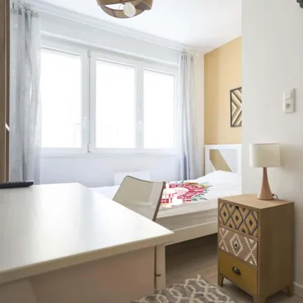 Rent this 3 bed room on 23 Rue Cérès in 51100 Reims, France