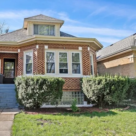 Buy this 6 bed house on 5429 West Roscoe Street in Chicago, IL 60641