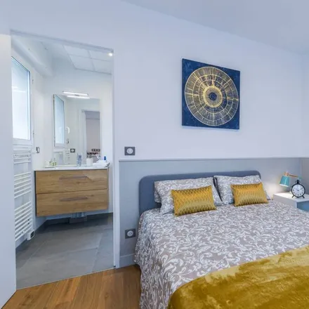Rent this 1 bed apartment on Cimetière de Croissy in 78290 Croissy-sur-Seine, France