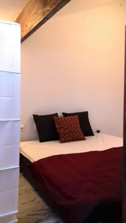 Rent this 1 bed apartment on Residência universitária de Cedofeita in Viela da Carvalhosa, 4050-109 Porto