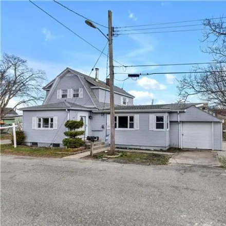 Buy this 3 bed house on 1 Chestnut Street in Portsmouth, RI 02871