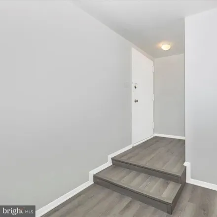 Image 3 - 433 Christopher Avenue, Gaithersburg, MD 29877, USA - Condo for sale