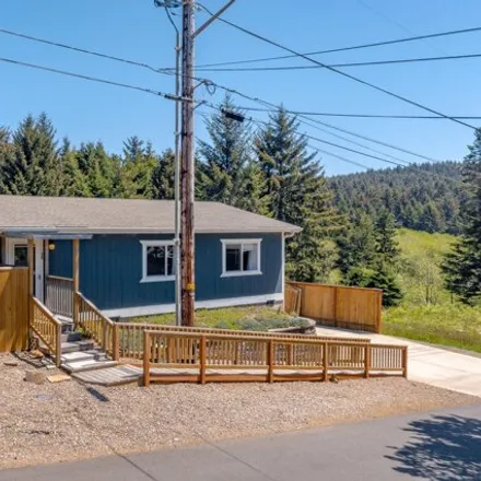 Buy this studio apartment on 2709 Southwest Dune Avenue in Lincoln City, OR 97367