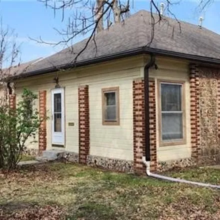 Buy this 2 bed house on 602 East 13th Street in Pittsburg, KS 66762