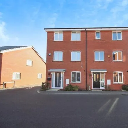 Buy this 4 bed townhouse on Fossett Grove in Dunstable, LU6 3FJ