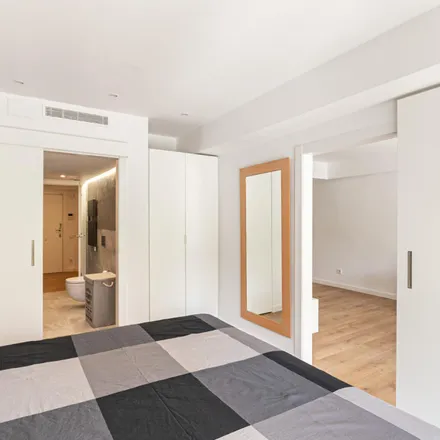 Image 4 - Carrer de Rocafort, 35, 08015 Barcelona, Spain - Apartment for rent