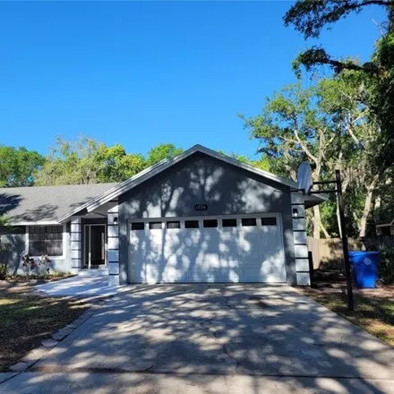 Rent this 4 bed house on 1020 Willa Lake Circle in Oviedo, FL 32765