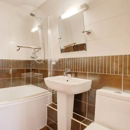 Image 6 - Whitby, YO21 3EA, United Kingdom - Apartment for rent