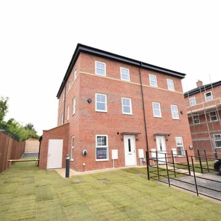 Image 2 - David Young Community Academy, Bishops Way, Leeds, LS14 6NU, United Kingdom - Townhouse for rent
