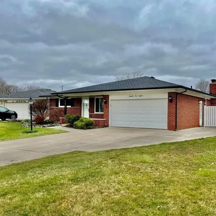 Image 2 - 35453 Alta Vista Drive, Sterling Heights, MI 48312, USA - House for rent