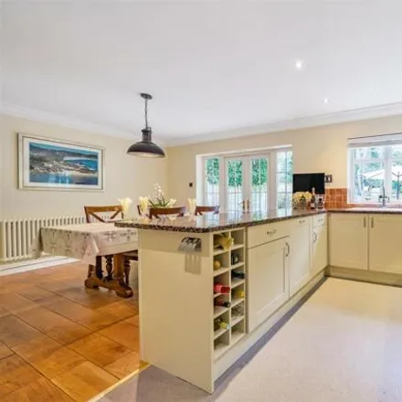 Image 3 - Crowthorne Road, Crowthorne, RG45 7PW, United Kingdom - House for sale