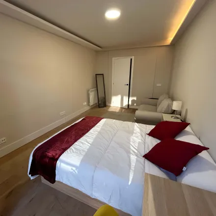 Rent this 6 bed room on Marengo in Calle de Colmenares, 5