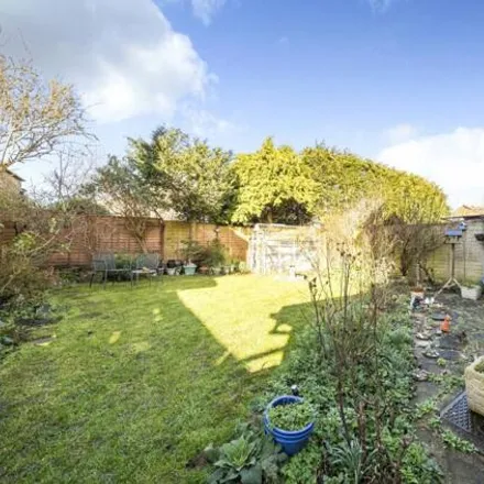 Image 2 - 11 Grove Hall Road, Hertsmere, WD23 2EH, United Kingdom - House for sale