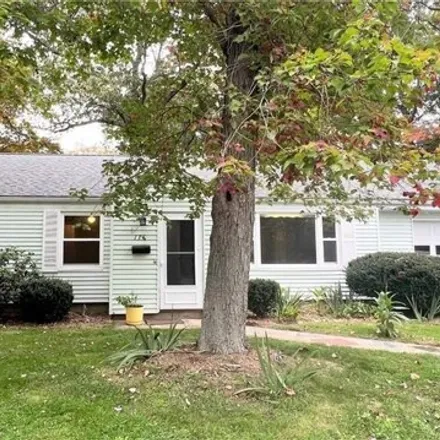 Rent this 3 bed house on 135 South Pierce Road in East Greenwich, RI 02818
