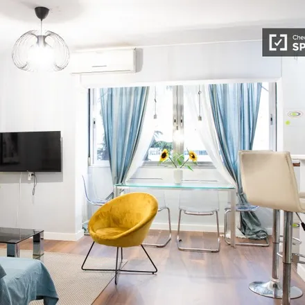 Rent this 2 bed apartment on Paseo de Santa María de la Cabeza in 128, 28019 Madrid