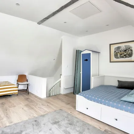 Rent this 2 bed house on Rue du Val de Rance in 22100 Saint-Samson-sur-Rance, France
