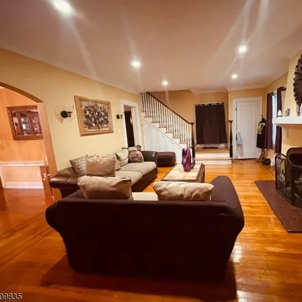 Image 3 - 453 Orange Road, Montclair, NJ 07042, USA - House for sale