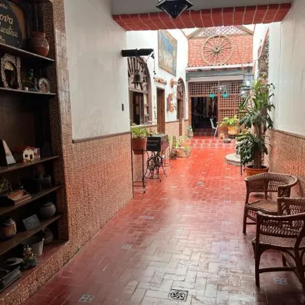 Rent this 6 bed house on Luis Pasteur 51 in Delegación Centro Histórico, 76000 Querétaro
