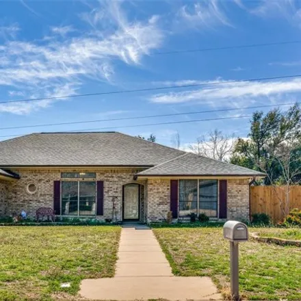 Buy this 4 bed house on 108 Guinevere Dr in Weatherford, Texas
