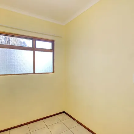 Image 5 - Wilgerood Road, Wilropark, Roodepoort, 1724, South Africa - Apartment for rent