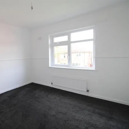 Image 7 - Crossdale Avenue, Bradford, BD6 2AS, United Kingdom - Townhouse for rent